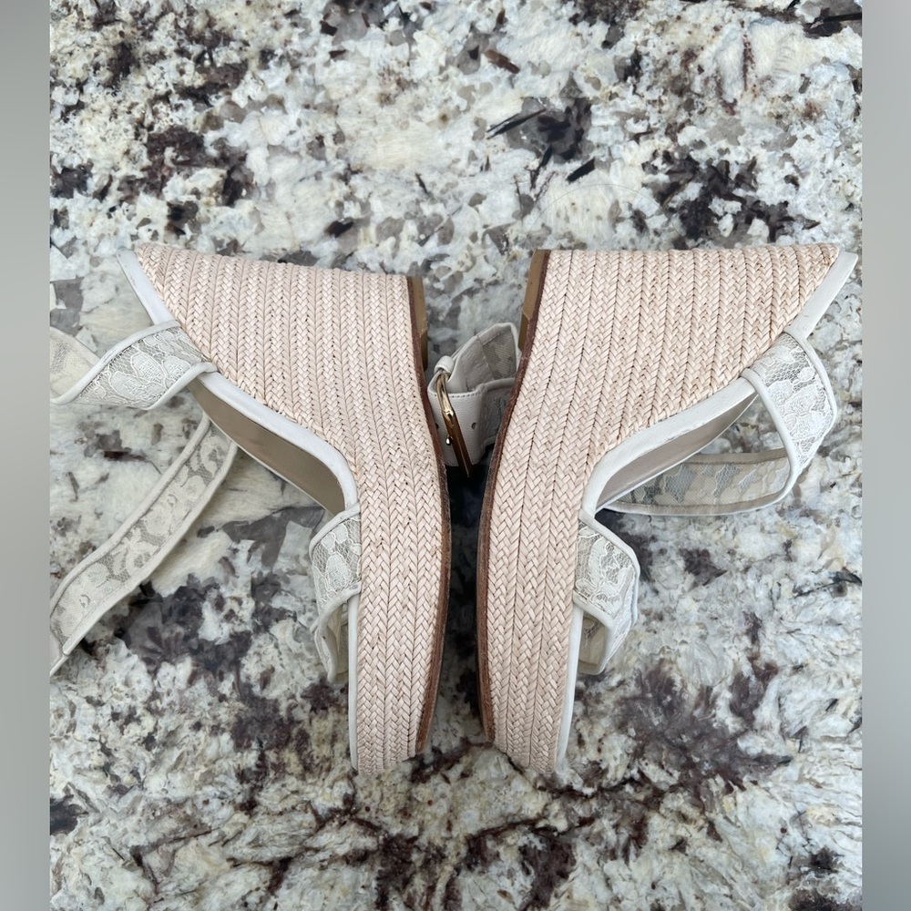 Stuart weitzman ivory lace wedges with gold hardware - Picture 6 of 12